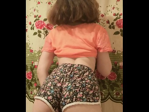 ❤️ Garota jovem e sexy tirando seus shorts da câmera ❤❌ Porno porno em nós ❤
